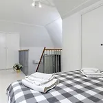 San Lorenzo House